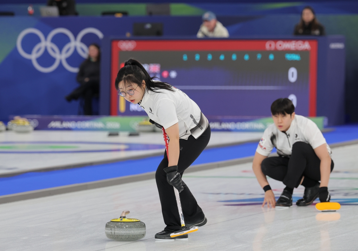 대한민국 2026 동계올림픽 첫 승리 실패…컬링 믹스더블 ‘선영석’팀, 스웨덴에 완패 | 서울신문
