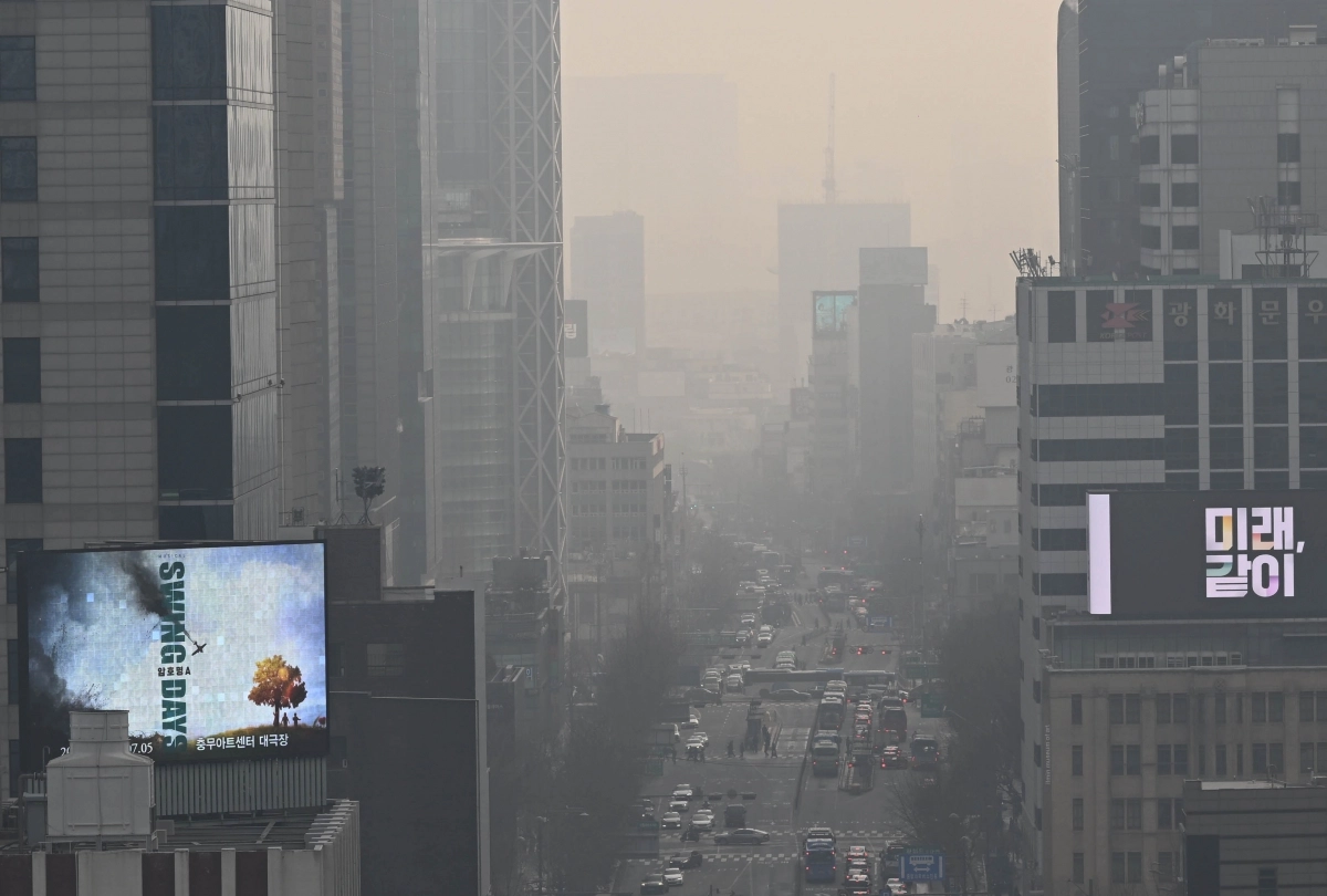 서울 초미세먼지 나쁨을 기록한 5일 오전 서울 종로구 서울시교육청에서 바라본 서울 시내. 2026.2.5 홍윤기 기자