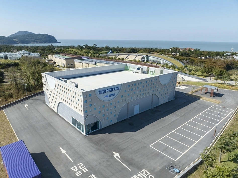 전남 신안군 자은도에 2025년 12월 준공된 땅콩가공시설 전경. (신안군 제공)