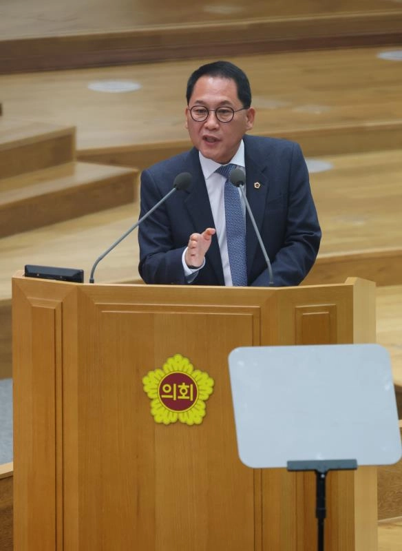 안광률 의원이 4일 제388회 임시회 제2차 본회의에서 경기도교육청 임태희 교육감을 상대로 대집행부질문을 진행하고 있다.(사진=경기도의회)