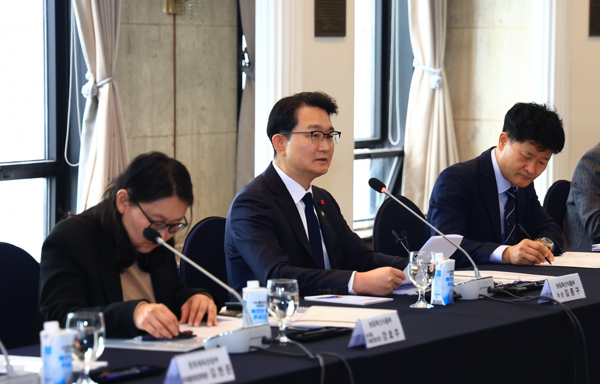 ‘K-푸드 수출기획단’이 지난 3일 K-푸드 수출 지원 계획 등을 논의하고 있다. 농림축산식품부