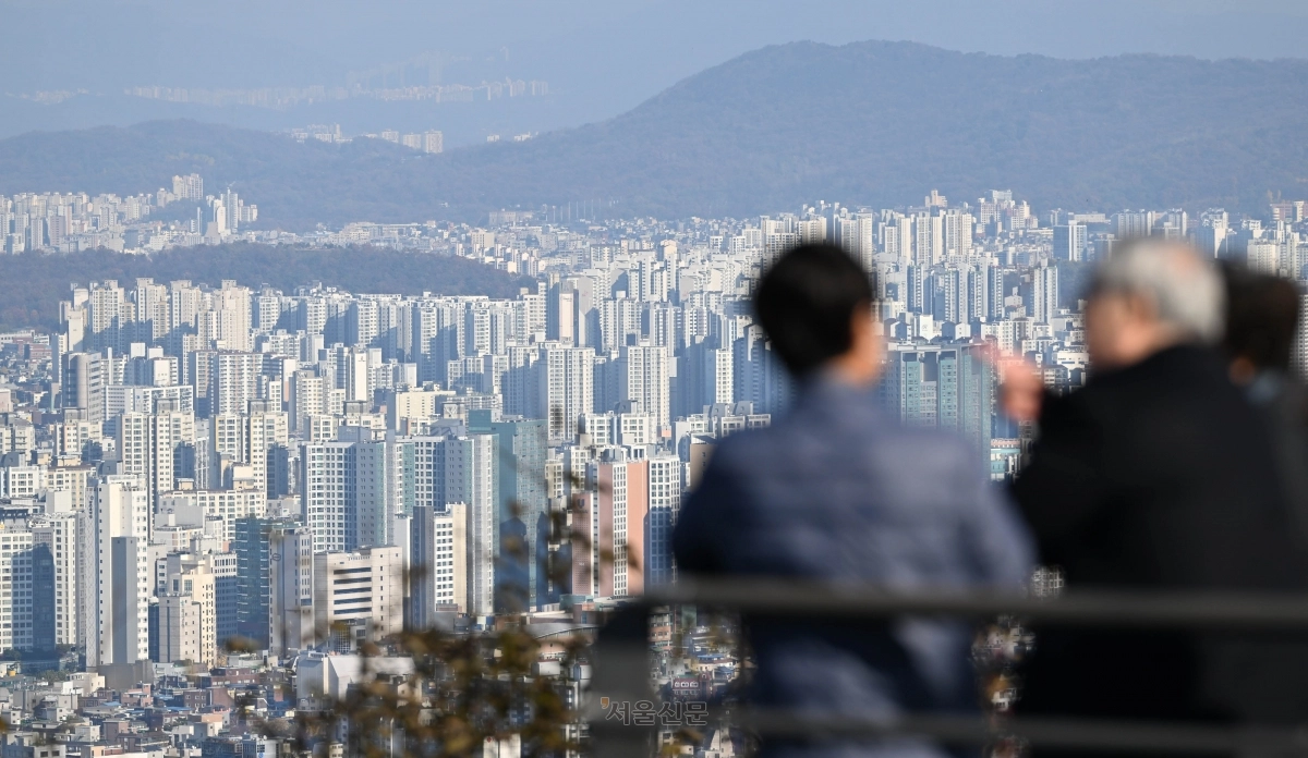 서울 중구 남산에서 바라본 아파트 단지. 홍윤기 기자