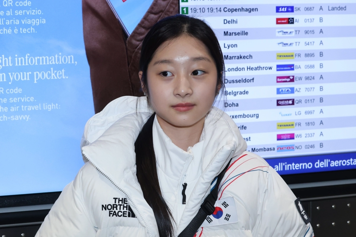 밀라노 입국하는 피겨스케이팅 신지아