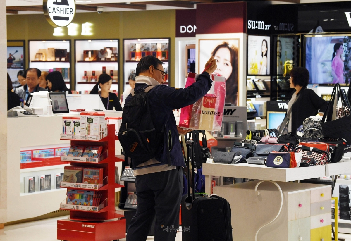 인천공항 제1터미널 입국장 면세점. 서울신문DB