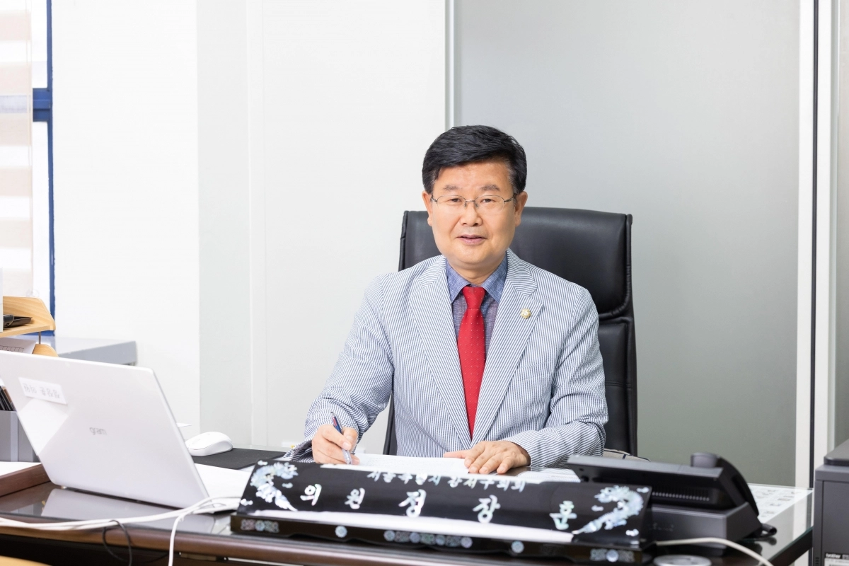 정장훈 강서구의원이  발의한 ‘서울특별시 강서구 가로수 조성 및 관리 조례안’이 5일 임시회 본회의를 통과했다. 사진: 정창훈 의원 제공.