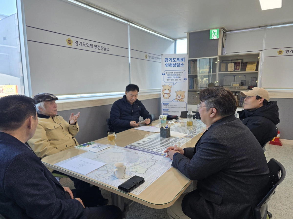 윤종영 의원이 1월 28일 연천군 미산면에 위치한 UN군 화장장을 방문해 현장 답사를 하고 관계자들과 토의를 통해 활용 방안을 논의하고 있다.(사진=경기도의회)