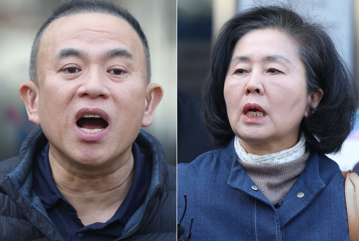 정치자금법 위반 혐의로 기소된 정치 브로커 명태균(왼쪽)씨, 국민의힘 김영선 전 의원이 5일 오후 경남 창원시 성산구 창원지법에서 열린 1심 재판에서 무죄 선고를 받은 후 심경을 밝히고 있다. 명씨는 증거은닉 교사 혐의에 대해서는 징역 6개월에 집행유예 1년을 선고받았다. 2026.2.5. 연합뉴스