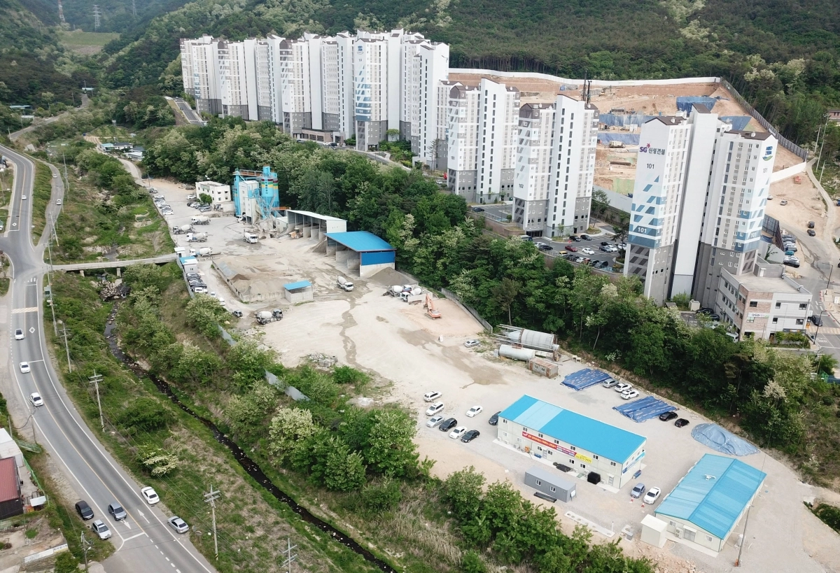 철거를 앞둔 경북 경주시 외동읍 레미콘 공장 부지. 경주시 제공