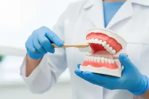 “아침식사 직후 양치질 하면 안돼…치아 망칠 수도” 美전문가 경고