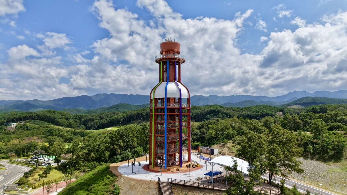 영동군이 건립한 와인전망대. 영동군 제공,