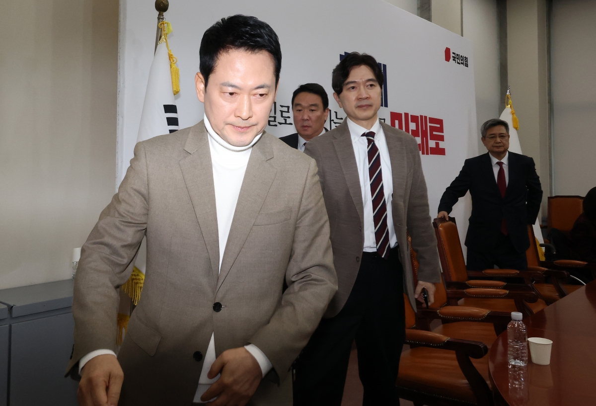 굳게 다문 입