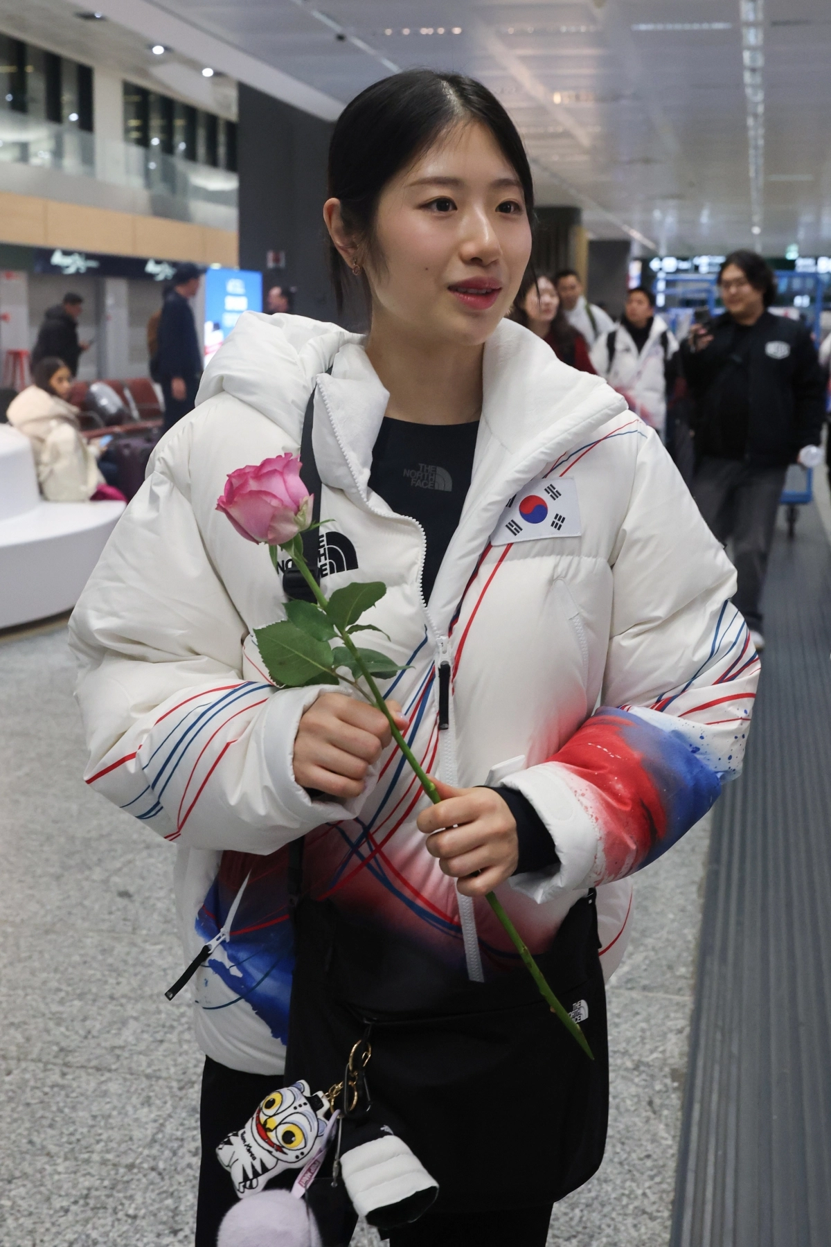 2026 밀라노·코르티나담페초 동계올림픽이 7일(한국시간) 오전 4시 이탈리아 밀라노 산시로 올림픽 스타디움에서 화려한 개회식을 시작으로 17일간 열전에 돌입한다. 사진은 개막 이전인 6일부터 열리는 피겨스케이팅 팀 이벤트에 나서기 위해 5일 이탈리아에 입국한 여자 싱글 이해인. 밀라노 연합뉴스