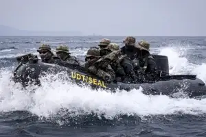 [포토] ‘추위를 이겨라’…해군 특전요원 혹한기 훈련