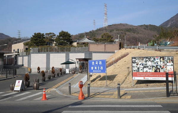 5일 오후 대구 달성군 유가읍 박근혜 전 대통령 사저 주변이 평소와 다름없이 조용한 모습이다.<br>전날 박 전 대통령의 대구 사저가 유튜브 채널 ‘가로세로연구소(가세연)’ 운영자 김세의 씨에 의해 가압류된 사실이 알려져 세간에 관심을 끌고 있다. 2026.2.5<br>뉴스1