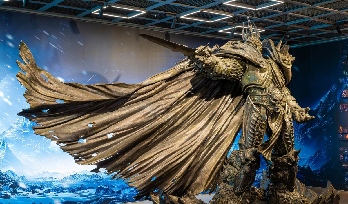 넷마블게임박물관에 전시된 블리자드 게임사의 대표 캐릭터인 아서스 조각상.  서울관광재단 제공.