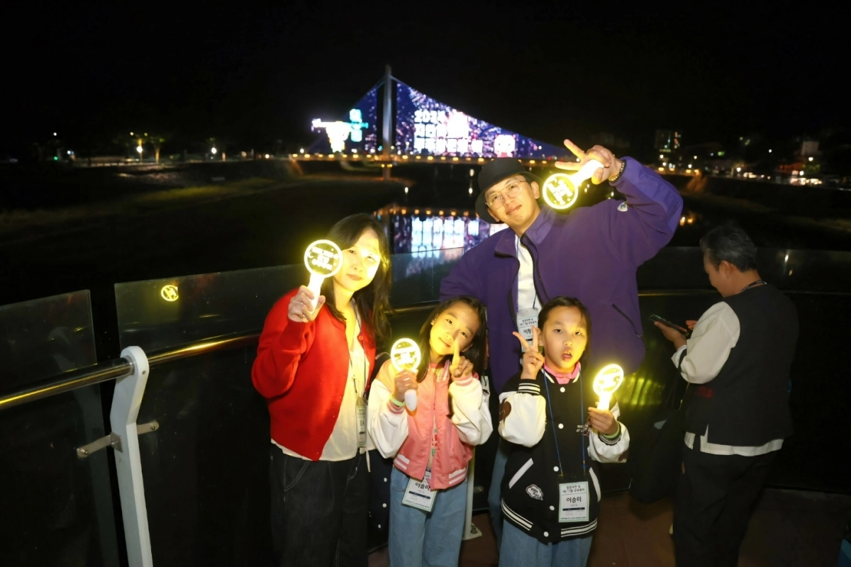 대한민국 최고의 청정 지역인 전북 무주가 태권도와 교통망 확충을 발판 삼아 ‘K관광 수도’를 꿈꾼다. 6월에 진행되는 ‘청정 자연 속 야(夜)밤 무주투어’. 무주군 제공