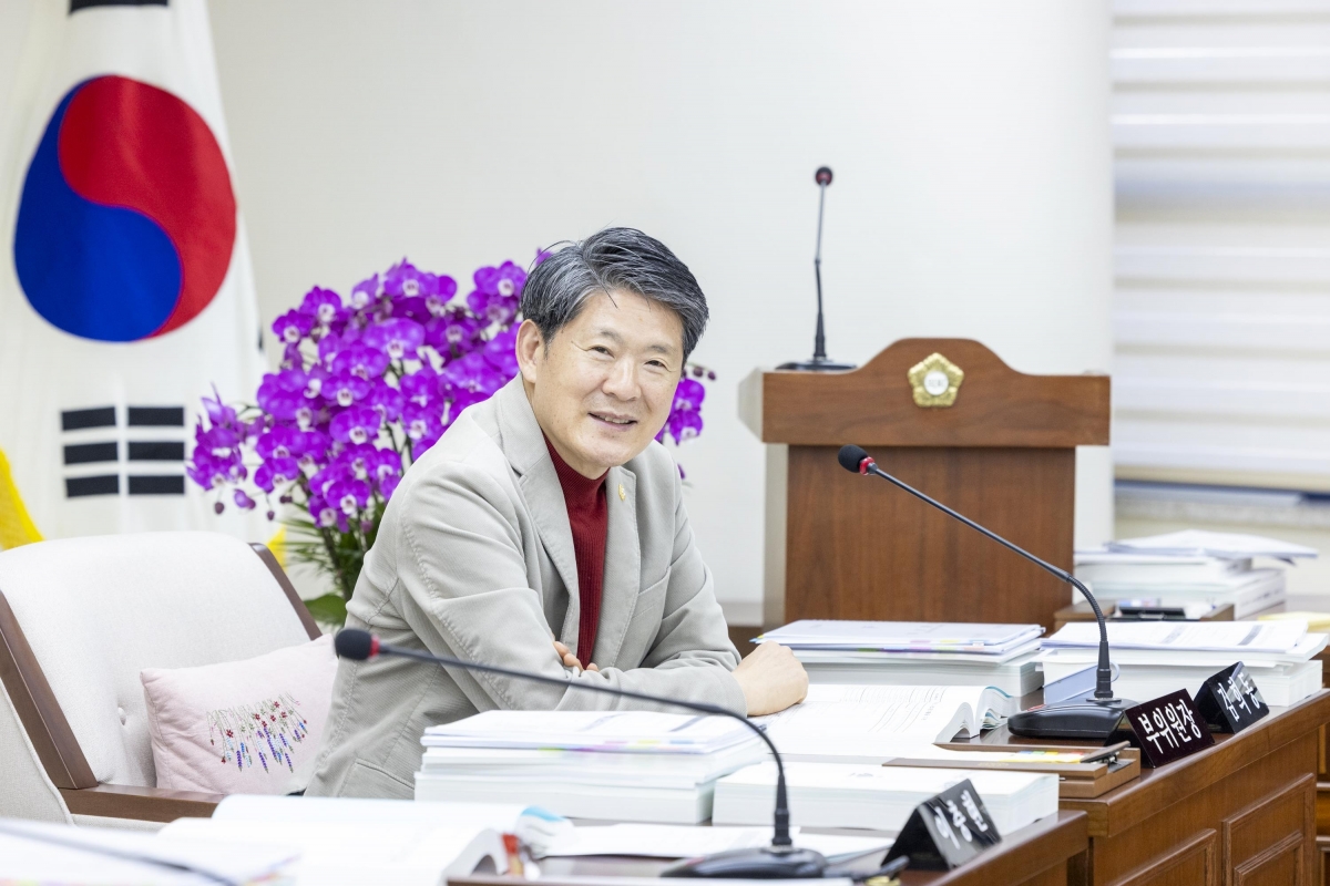 김희동 강서구의원이 대표 발의한 ‘서울특별시 강서구 가족돌봄 등 위기아동·청년 지원에 관한 전부개정조례안’이 지난 5일 본회의를 통과했다. 사진: 김희동 의원 제공.