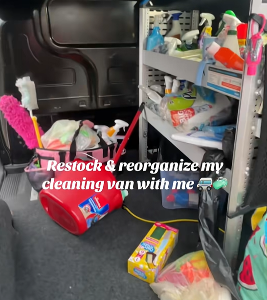 영국의 한 20대 여성이 청소 업체를 운영해 월 600만원의 수입을 얻고 있다는 사연이 알려지며 화제가 되고 있다. 틱톡 캡처