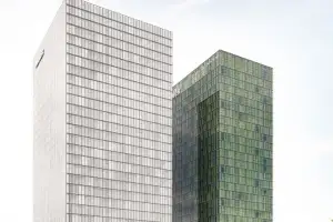 네이버 역대 최대 실적 썼다…작년 매출 12조·영업이익 2조