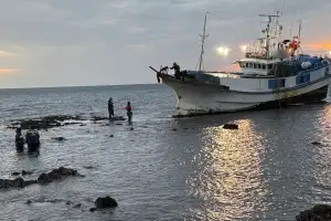 성산 신풍포구 해상서 어선 좌초… 승선원 10명 모두 건강