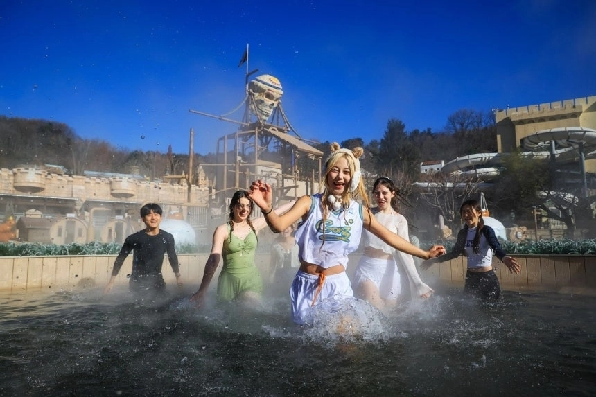 경기 용인 캐리비안 베이는 겨울철에  ‘윈터 스파 캐비’로 운영된다. 에버랜드 제공.