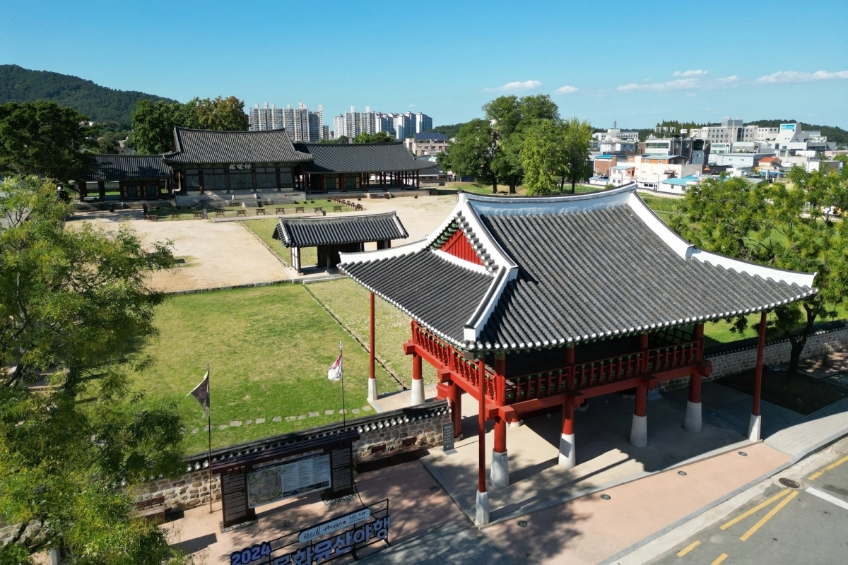 금성관이 해체 수리를 앞두고 시민들과 함께 현재 모습을 기록하는 촬영전을 갖는다.