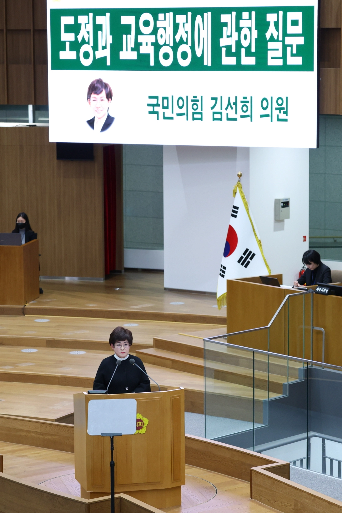 김선희 의원이 4일 제388회 임시회 본회의에서 대집행부 질문을 하고 있다.(사진=경기도의회)