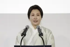 한복 홍보대사 된 김혜경 여사 “한복은 K컬처의 핵심 자산”