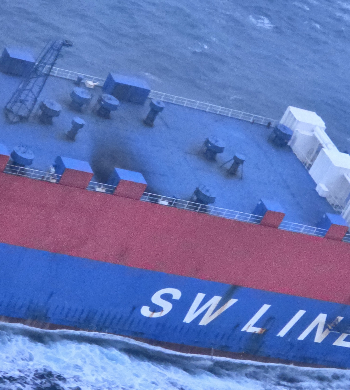 6일 오후 5시 34분쯤 제주항 북쪽 약 17㎞ 해상에서 제주~목포 화물선 9952t 규모 A호내에서 차량 화재가 발생했다. 제주해양경찰서 제공