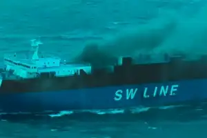 제주~목포간 운항 화물선내 차량 화재… 인명피해는 없어[종합]