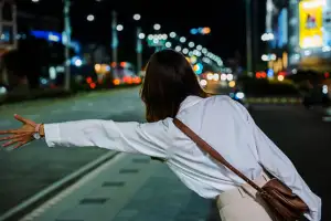 thumbnail - 운전사에 성폭행당한 女승객…“회사도 책임” 125억 배상 평결에 발칵 뒤집힌 美