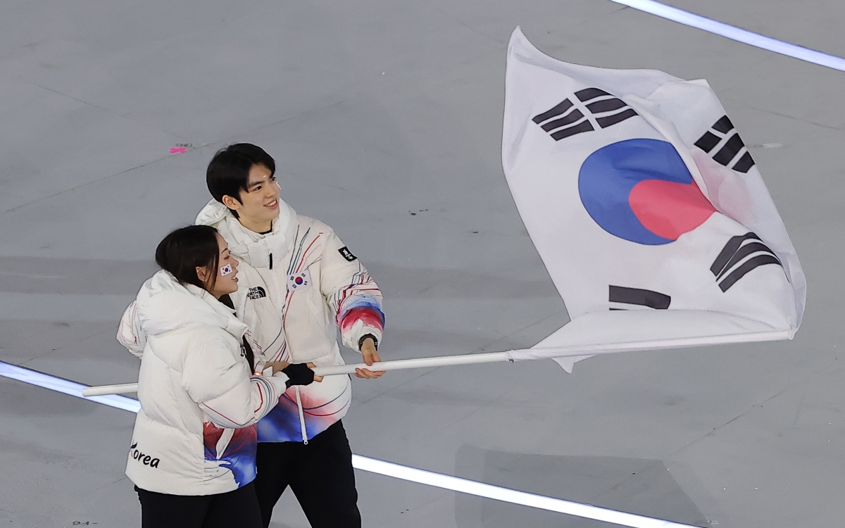 차준환·박지우, 자랑스러운 기수