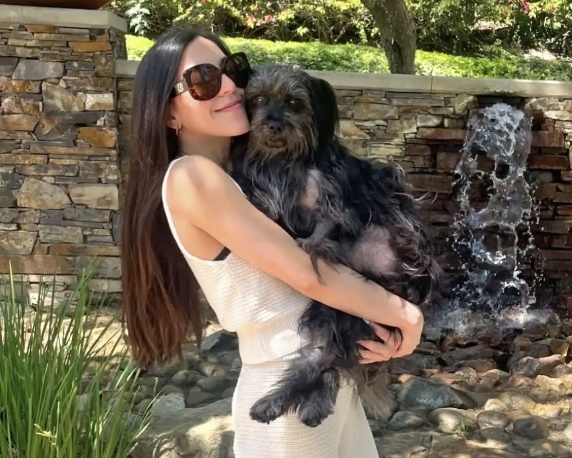 미국의 인플루언서 클로이 청이 반려견과 행복한 시간을 보내고 있는 과거 모습. 클로이 청 인스타그램 캡처