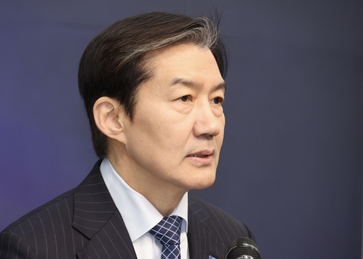 조국 조국혁신당 대표가 8일 오전 서울 여의도 국회에서 열린 ‘더불어민주당과 합당 논의’ 관련 입장 발표를 하고 있다. 2026.02.08. 뉴시스