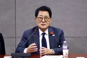 thumbnail - 박지원 “李 대통령 분당 아파트 팔아라? 너무 심해…퇴임 후 관저 줄 거냐”