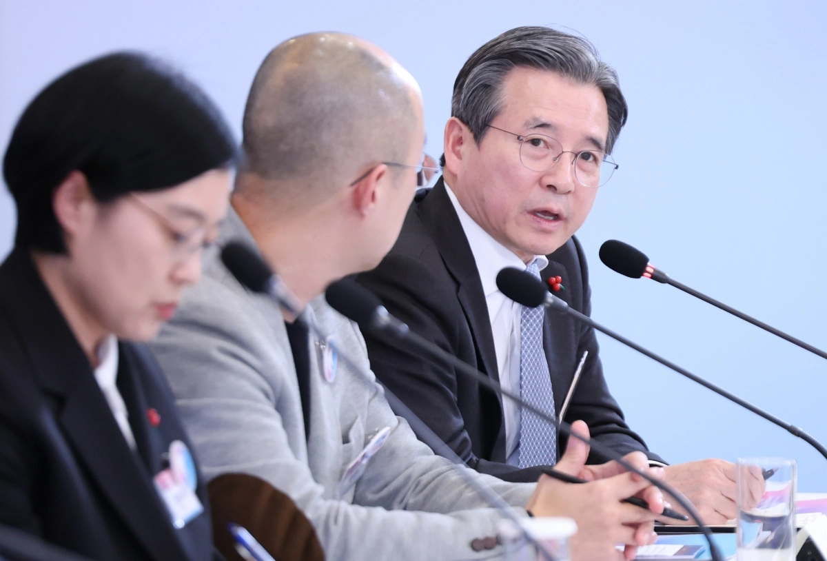 발언하는 김용범 정책실장