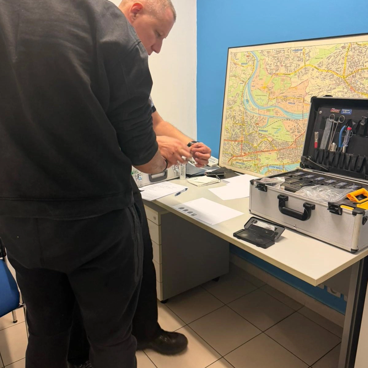 이스라엘 봅슬레이 대표팀의 파일럿인 AJ 에덜먼이 8일(한국시간) 소셜미디어(SNS)에 올린 절도 현장 사진. X @realajedelman 캡처