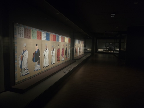 국립고궁박물관에서 열리고 있는 ‘천년을 흘러온 시간: 일본의 궁정문화’ 특별전의 모습. 윤수경 기자