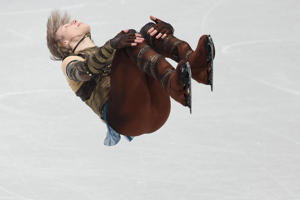 미국 일리야 말리닌이 8일(한국시간) 이탈리아 밀라노 아이스스케이팅 아레나에서 열린 2026 밀라노·코르티나담페초 동계올림픽 피겨 스케이팅 팀 이벤트 남자 싱글 쇼트 프로그램에서 백플립을 선보이고 있다. 2026.2.8 밀라노 연합뉴스