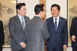 당정, 대형마트 새벽배송 허용 ‘유통산업발전법 개정’ 추진 합의