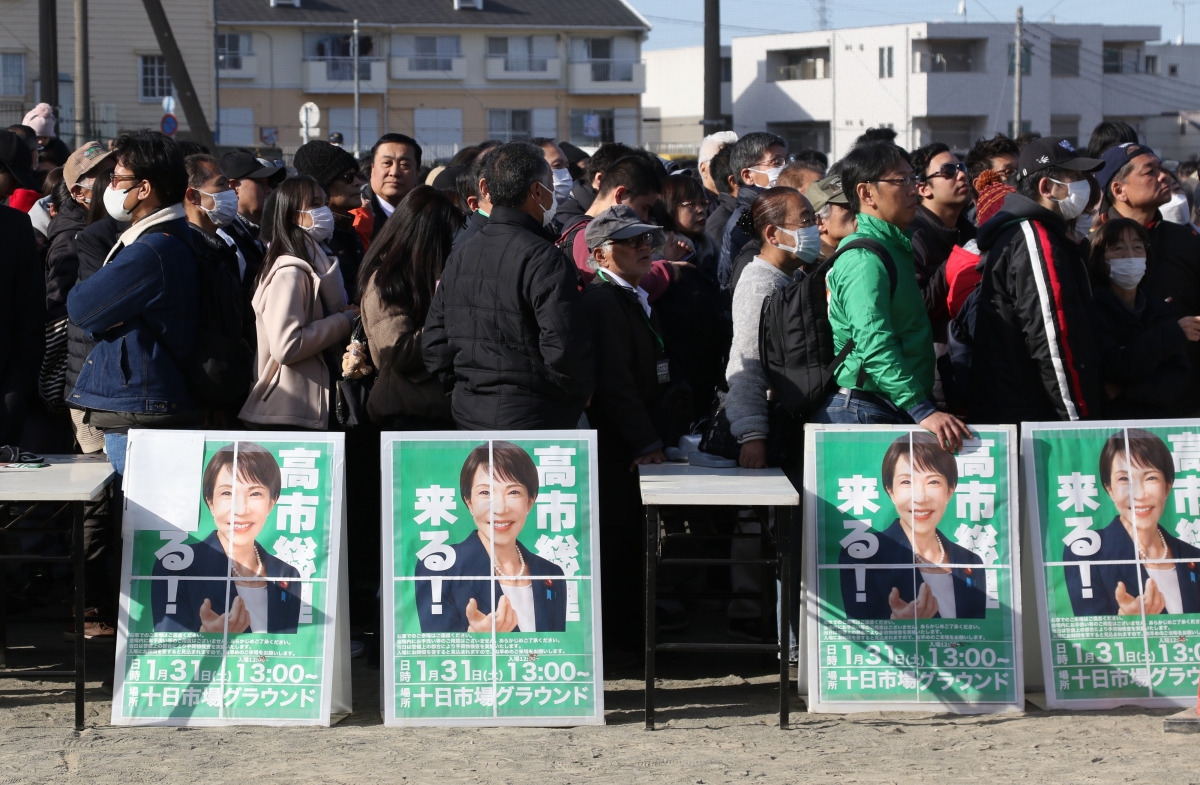 다카이치 사나에 일본 총리가 중의원 선거(총선)를 앞둔 지난달 31일 가나가와현 요코하마시에서 실시한 집권 자민당 후보자 지원 유세 현장에서 참가자들이 퇴장 순서를 기다리고 있다. 2026.1.31. 연합뉴스