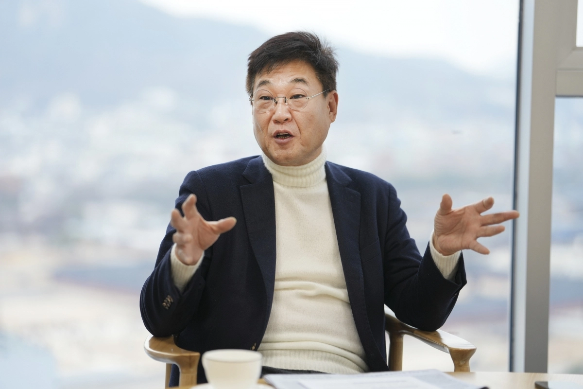 정문헌 서울 종로구청장은 8일 구청 집무실에서 진행한 서울신문 신년 인터뷰에서 “현장의 작은 불편도 놓치지 않고 살펴 ‘공존공영’의 종로를 완성하겠다”고 다짐했다. 종로구 제공