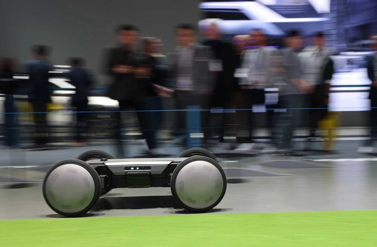 기술이 도시를 바꾸는 것은 산업 자체가 아니라 그 기술이 만들어 내는 삶의 질 때문이다. 사진은 지난 1월 6월 미국 네바다주 라스베이거스의 CES 행사장에서 선보인 차세대 자율주행 모빌리티 로봇 ‘모베드’.  연합뉴스