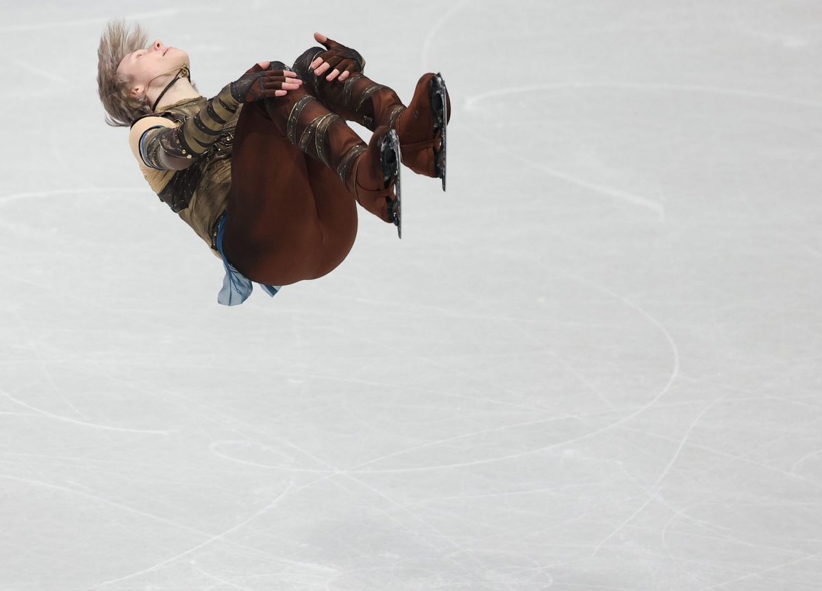 미국 남자 피겨스케이팅 대표 일리야 말리닌이 8일(한국시간) 이탈리아 밀라노 아이스스케이팅 아레나에서 열린 2026 밀라노·코르티나담페초 동계올림픽 피겨스케이팅 팀 이벤트 남자 싱글 쇼트프로그램에서 화려한 백플립을 선보이고 있다. 밀라노 연합뉴스