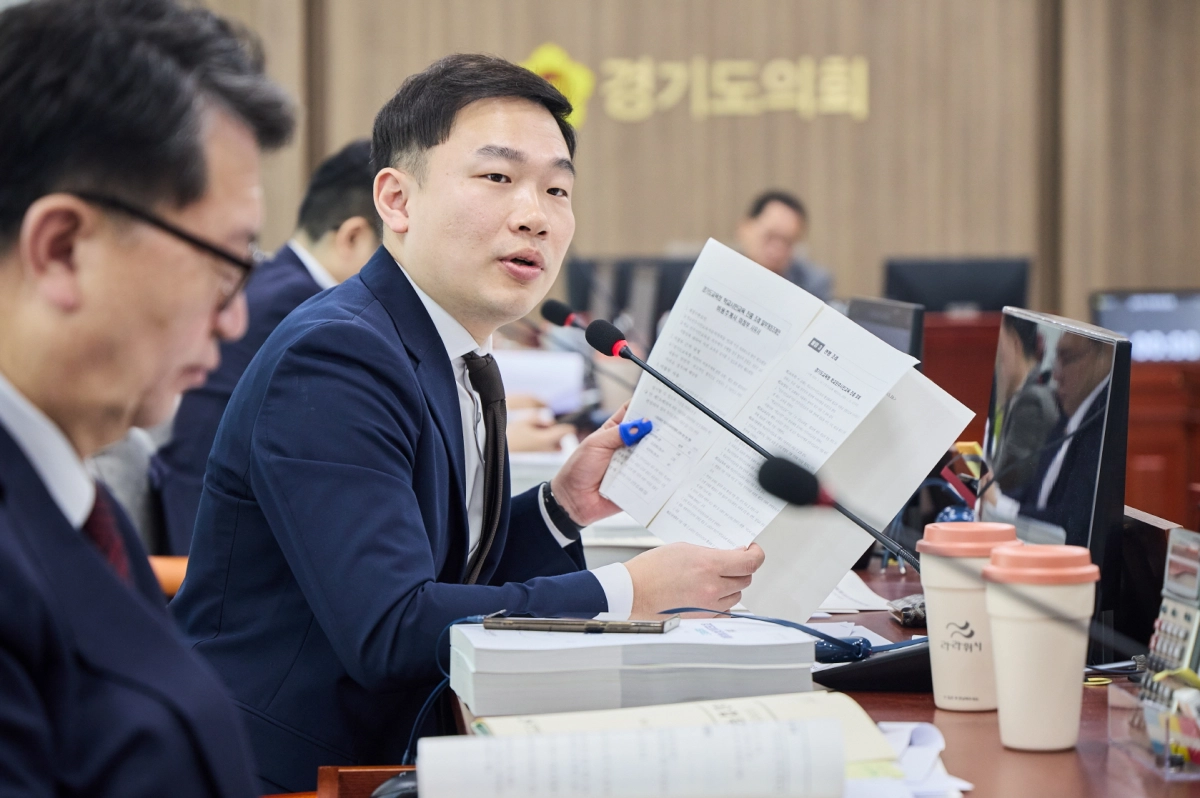 이호동의원이 6일 열린 경기도교육청 대상 업무보고에서 질의하고 있다.(사진=경기도의회)