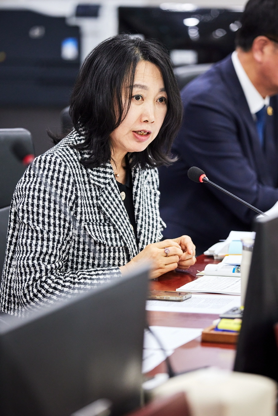 이병숙 의원이 6일 열린 경제노동위원회 소관 업무보고에서 질의하고 있다.(사진=경기도의회)
