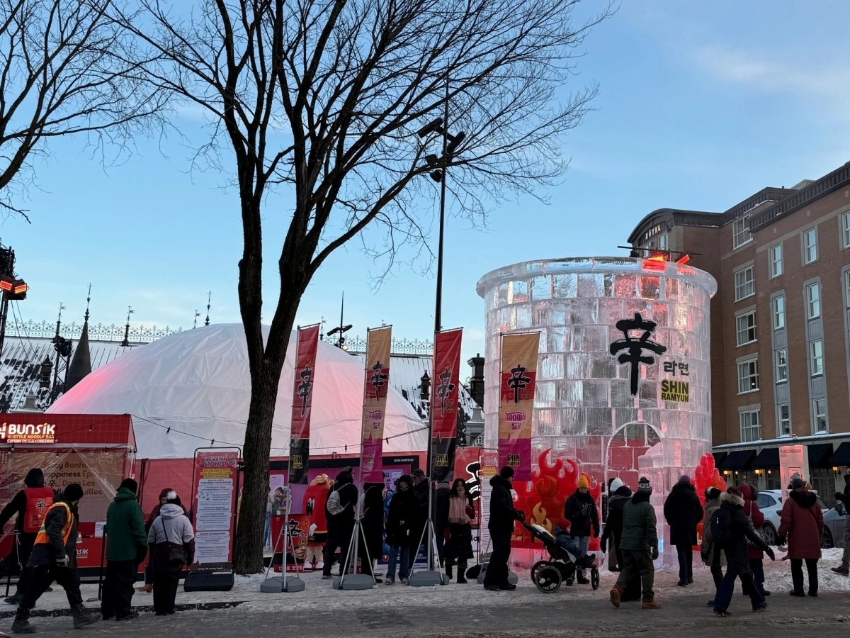 캐나다 퀘백에서 열린 ‘퀘벡 윈터 카니발’에 차려진 신라면 브랜드존의 모습. 농심 제공