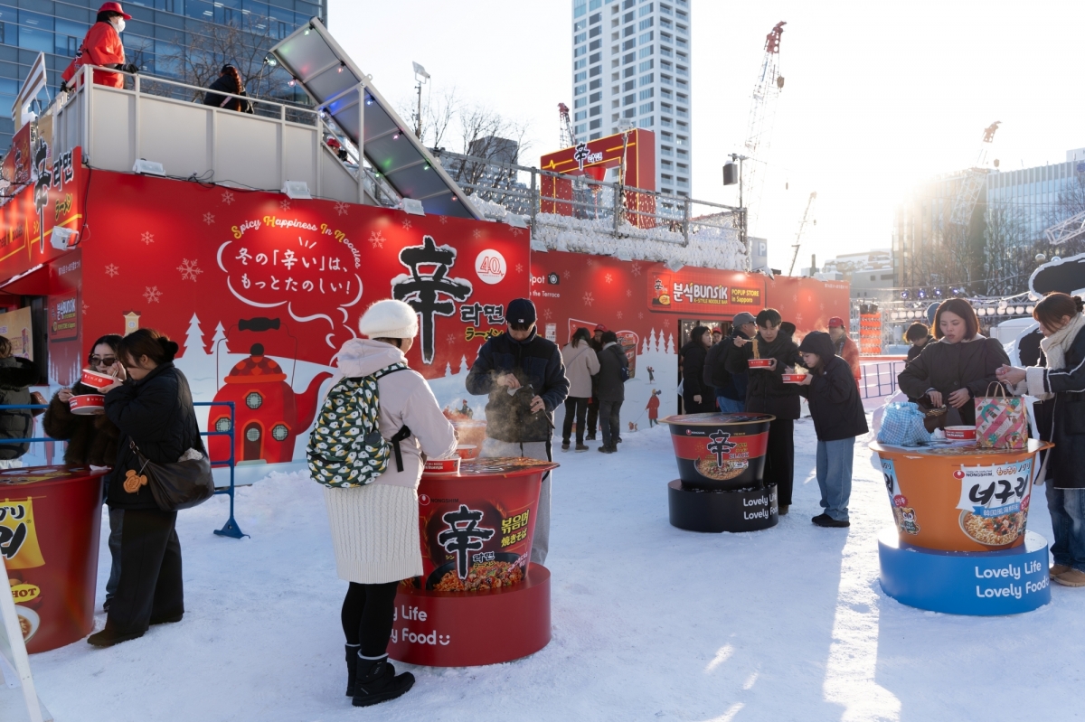 일본 삿포로 눈축제에 차려진 신라면 분식 팝업. 농심 제공