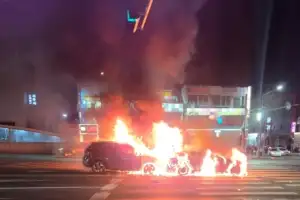 대구서 교통사고로 차량 화재…1명 이송