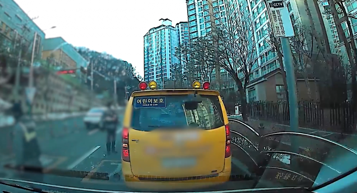 미보험 가입 상태로 운행 중인 어린이통학버스 단속 화면 캡처(경기남부경찰청 제공)